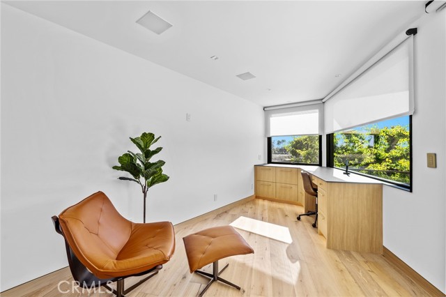 1075 Granville Drive, Newport Beach CA: https://media.crmls.org/medias/7e36b459-fe36-4dd2-a67e-a2914a122b9b.jpg