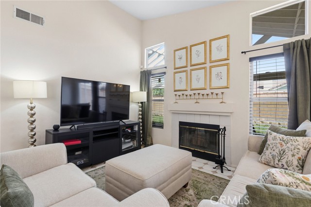 Detail Gallery Image 5 of 19 For 2416 Oakgrove St, Rosamond,  CA 93560 - 3 Beds | 2 Baths