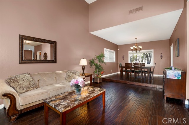Detail Gallery Image 6 of 49 For 6226 Mammoth Ave, Van Nuys,  CA 91401 - 4 Beds | 3/1 Baths