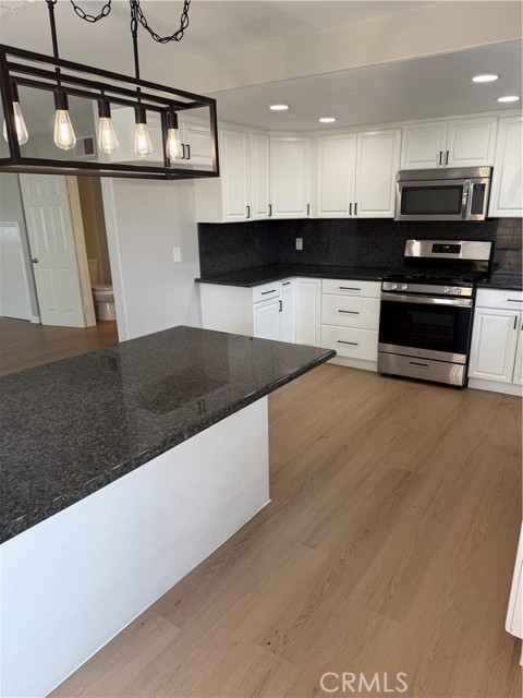 Detail Gallery Image 4 of 20 For 8462 Heil Ave, Huntington Beach,  CA 92647 - 4 Beds | 2/1 Baths
