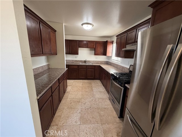 Detail Gallery Image 7 of 17 For 635 E 79th, Los Angeles,  CA 90001 - 5 Beds | 3 Baths