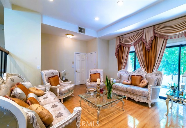 18759 Hatteras Street, Tarzana CA: https://media.crmls.org/medias/7e37da5c-b55e-41af-9d8d-af7c52547fbc.jpg