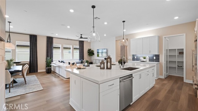 Detail Gallery Image 5 of 31 For 29368 via Destello, Valencia,  CA 91354 - 3 Beds | 3/1 Baths