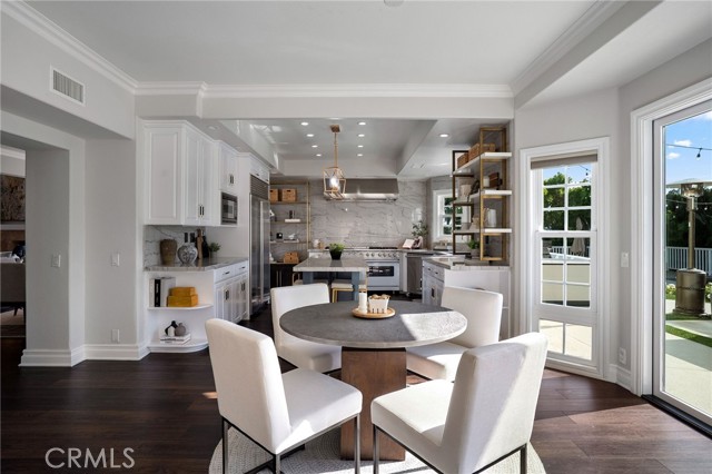 Detail Gallery Image 14 of 39 For 5 Hillsborough, Newport Beach,  CA 92660 - 4 Beds | 4/1 Baths