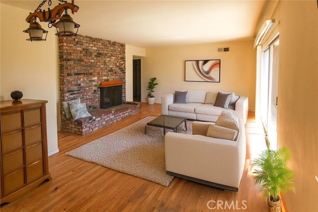 Detail Gallery Image 2 of 14 For 17832 Lemarsh St, Northridge,  CA 91325 - 3 Beds | 2 Baths