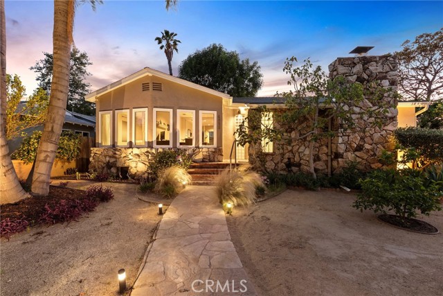 4855 Arcola Avenue, Toluca Lake CA: https://media.crmls.org/medias/7e3954a1-2318-4f90-8d4a-a305758c12da.jpg