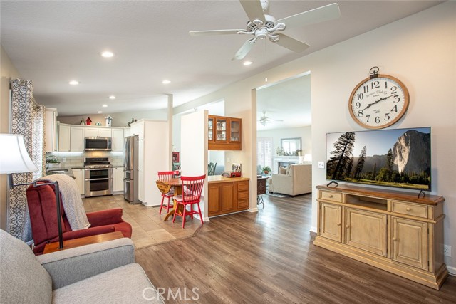 Detail Gallery Image 6 of 38 For 4470 Sapphire Ln, Oceanside,  CA 92056 - 2 Beds | 2 Baths