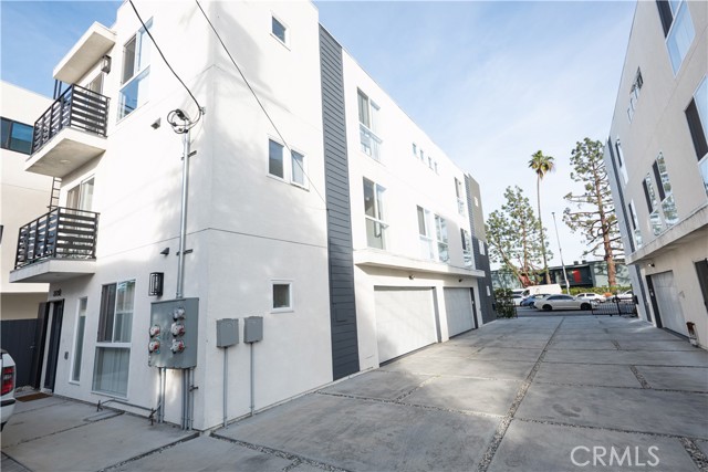 Detail Gallery Image 2 of 20 For 2727 S La Brea Ave #2733,  Los Angeles,  CA 90016 - 4 Beds | 4/1 Baths