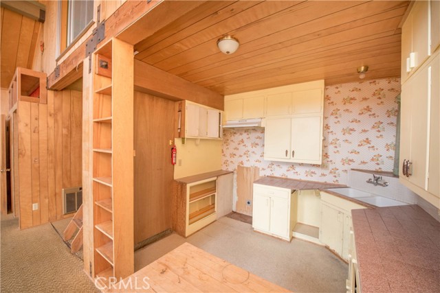 24 Fredalba, Running Springs, CA 92382