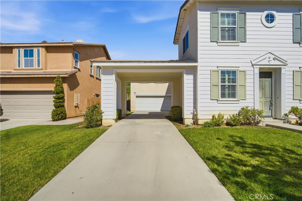 653 E Gardenia Drive