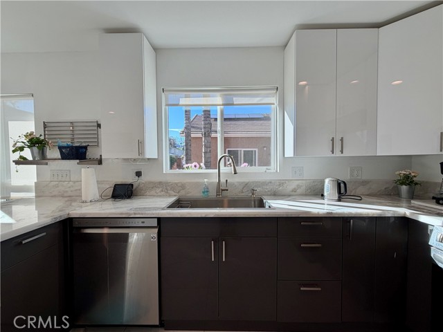 Detail Gallery Image 17 of 35 For 3585 Ambrose Cir #1,  Corona,  CA 92882 - 3 Beds | 2/1 Baths