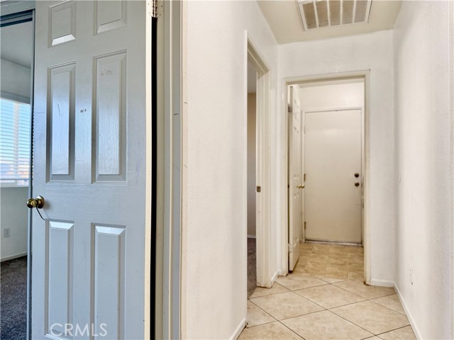 15036 Carrolton, Adelanto CA: https://media.crmls.org/medias/7e3bfa7c-50cf-481e-8ec7-c703bbe6441a.jpg