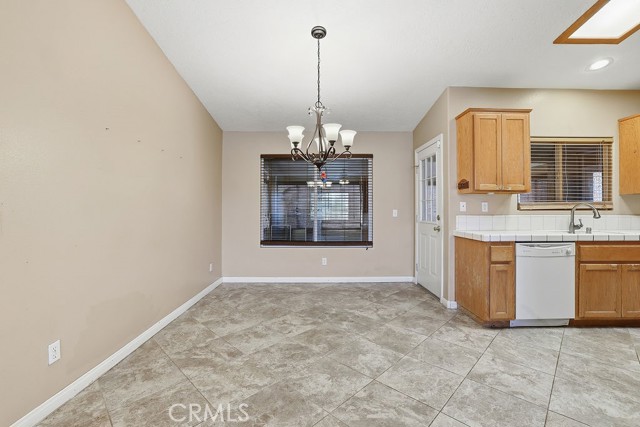 Detail Gallery Image 10 of 48 For 16647 Elm St, Hesperia,  CA 92345 - 4 Beds | 3 Baths