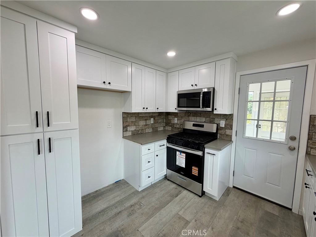 https://media.crmls.org/medias/7e3cfde8-ac70-46a8-bda2-18af15bd9681.jpg?preset=X-Large