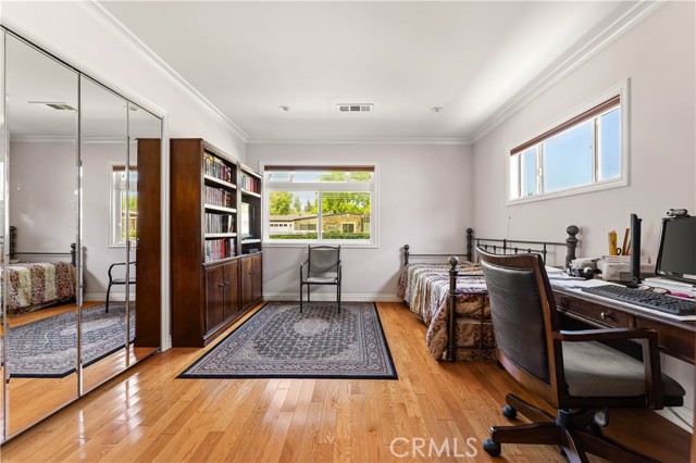 4811 Heaven Avenue, Woodland Hills CA: https://media.crmls.org/medias/7e3d0717-4e4f-4cd0-a957-ec99694e1599.jpg