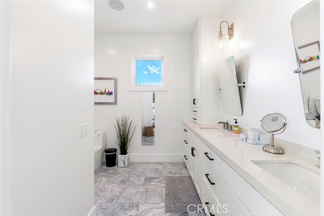 417 E Bay, Newport Beach CA: https://media.crmls.org/medias/7e3d1013-e787-4453-8f36-9ef014b9ab5a.jpg