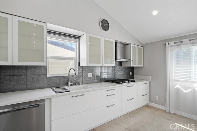 Detail Gallery Image 18 of 39 For 12835 Titian Ave, Granada Hills,  CA 91344 - 3 Beds | 2 Baths