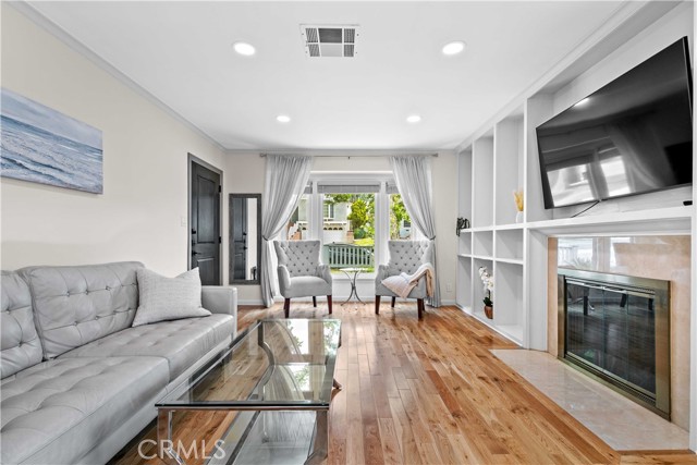 3348 Burritt Way, La Crescenta CA: https://media.crmls.org/medias/7e3e6dee-a2d9-4617-838d-c16a642b9cb1.jpg