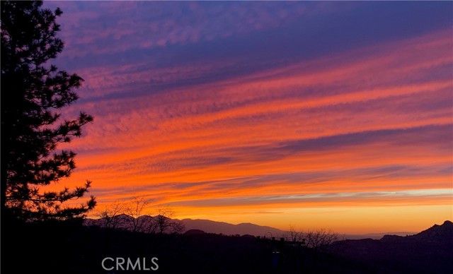 Detail Gallery Image 8 of 32 For 28935 Banff, Lake Arrowhead,  CA 92352 - 3 Beds | 1/1 Baths