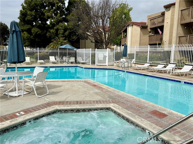 16521 Grunion Lane, Huntington Beach CA: https://media.crmls.org/medias/7e3ef6aa-eded-4eab-a25f-b58791ac43f5.jpg