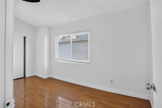 8828 Burnet Ave, 9 photo 33