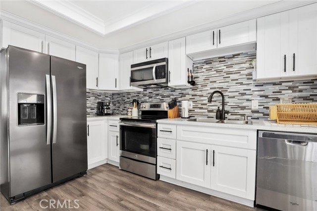 Detail Gallery Image 10 of 26 For 9832 Karmont Ave, South Gate,  CA 90280 - 2 Beds | 2 Baths