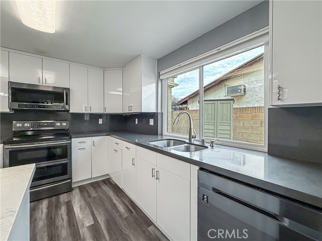 Detail Gallery Image 6 of 22 For 1814 Glenview Ave, Simi Valley,  CA 93063 - 4 Beds | 2/1 Baths