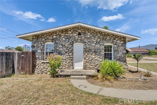 6910 Carnelian Street, Rancho Cucamonga CA: https://media.crmls.org/medias/7e4027f2-4c64-43e6-873b-1762d8233f7d.jpg