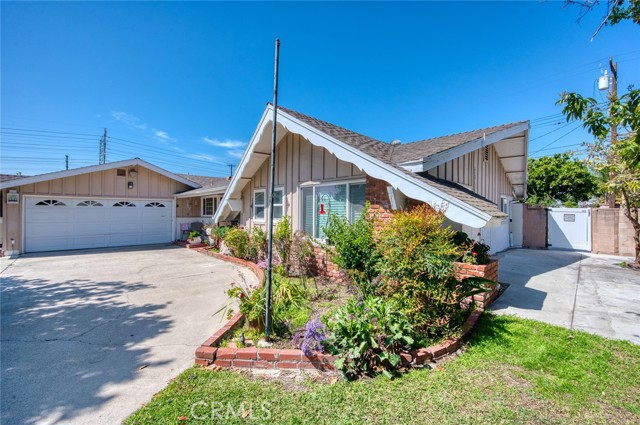 Detail Gallery Image 3 of 20 For 2661 W Chanticleer Road, Anaheim,  CA 92804 - 3 Beds | 2/1 Baths