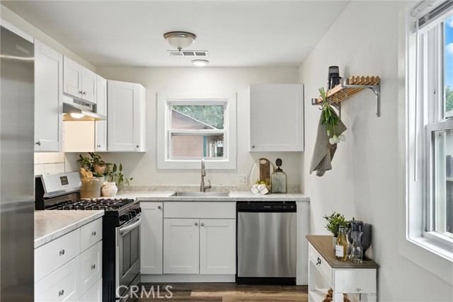 Detail Gallery Image 4 of 24 For 324 W 16th St, Chico,  CA 95928 - – Beds | – Baths