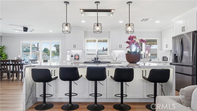 Detail Gallery Image 11 of 32 For 11179 Pala, Jurupa Valley,  CA 91752 - 5 Beds | 4 Baths