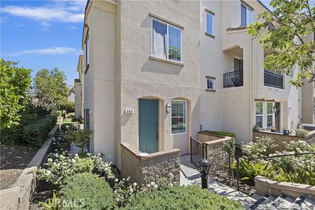 384 Ruby Red Lane, Upland CA: https://media.crmls.org/medias/7e4205ae-037a-4713-a60c-40348ff106b7.jpg