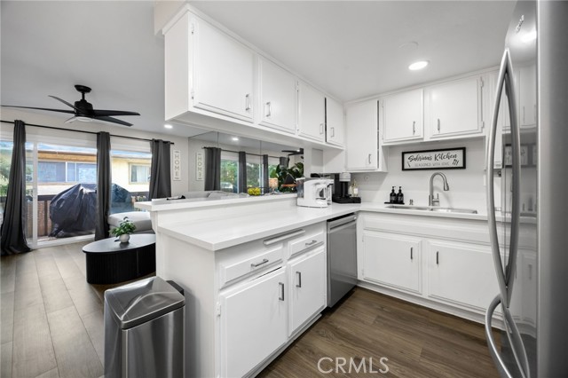 Detail Gallery Image 7 of 29 For 3050 S Bristol, Santa Ana,  CA 92704 - 1 Beds | 1 Baths