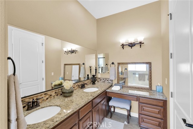 Detail Gallery Image 25 of 44 For 10077 Silver Palm Dr, Oak Hills,  CA 92344 - 4 Beds | 4 Baths