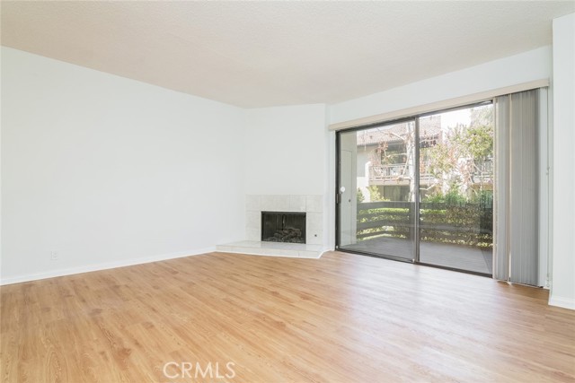 5711 Owensmouth Avenue, Woodland Hills CA: https://media.crmls.org/medias/7e4468d1-ccee-409a-b1d4-4045d66c5259.jpg