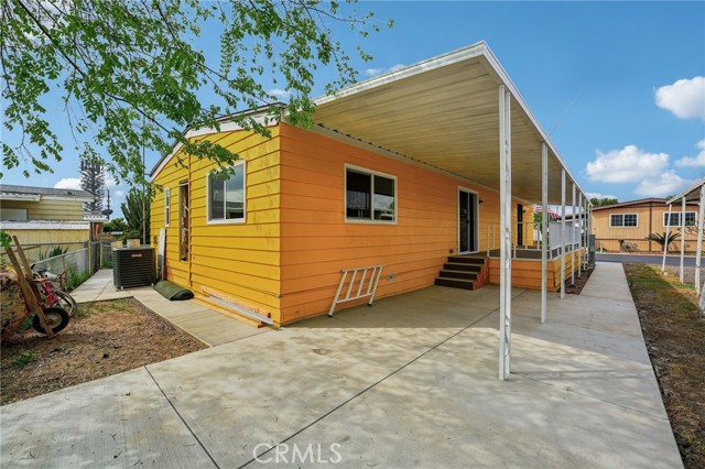 2930 W Rialto ave, Rialto CA: https://media.crmls.org/medias/7e459f3b-dceb-46a8-8f8e-e92b09a73451.jpg