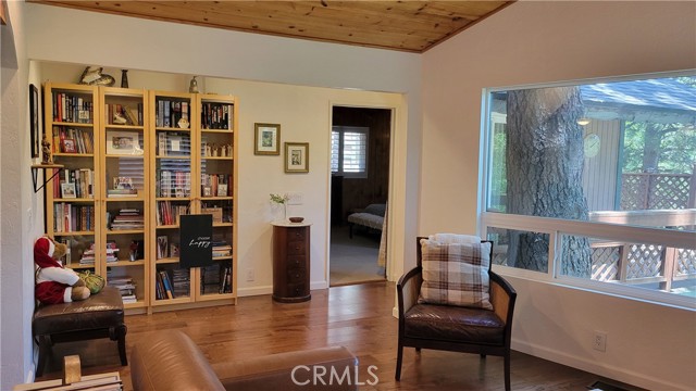 221 Darfo Drive, Crestline CA: https://media.crmls.org/medias/7e45de35-12e3-47e3-8152-b8a7fbad6302.jpg
