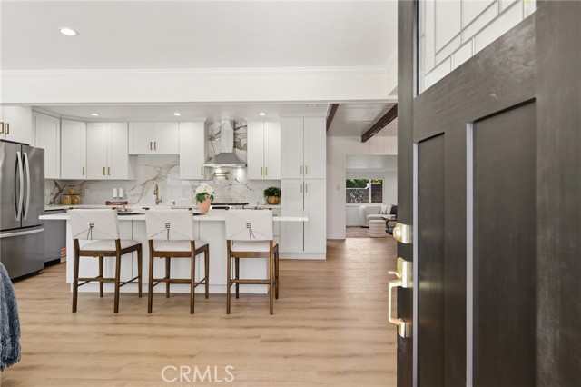 Detail Gallery Image 6 of 51 For 6539 Noble Avenue, Van Nuys,  CA 91411 - 4 Beds | 4 Baths