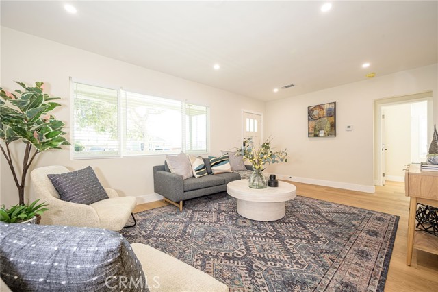 Detail Gallery Image 4 of 34 For 22951 Walnut St, Torrance,  CA 90501 - 3 Beds | 2 Baths