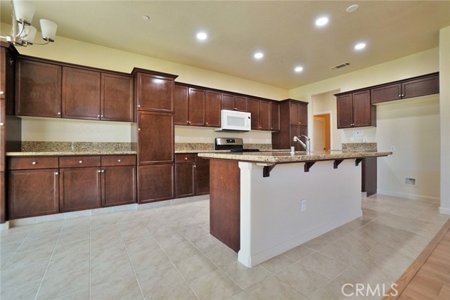 Detail Gallery Image 15 of 57 For 3000 Sunnyside Ct, Visalia,  CA 93292 - 3 Beds | 2 Baths