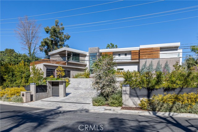 Detail Gallery Image 14 of 75 For 19333 Rosita St, Tarzana,  CA 91356 - 6 Beds | 8 Baths