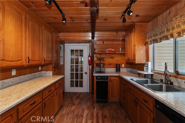 Detail Gallery Image 18 of 50 For 764 Crestwood, Big Bear Lake,  CA 92315 - 2 Beds | 2 Baths