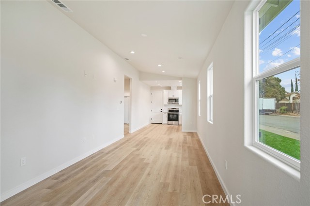 Detail Gallery Image 7 of 29 For 243 E 3rd St, Tracy,  CA 95376 - 4 Beds | 3 Baths