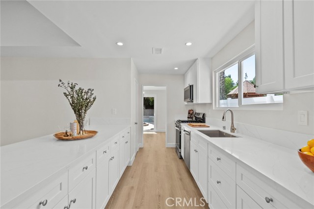 12847 Winthrop Avenue, Granada Hills CA: https://media.crmls.org/medias/7e492952-e159-4bff-89fb-03e682839fba.jpg