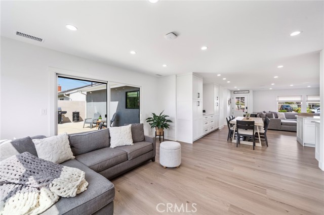 Detail Gallery Image 20 of 45 For 17551 Griffith, Huntington Beach,  CA 92649 - 4 Beds | 3 Baths