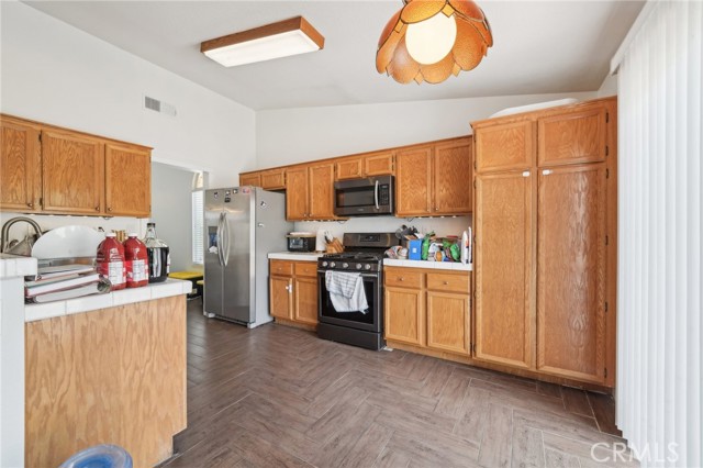 Detail Gallery Image 8 of 18 For 2925 Greenbriar Dr, Ontario,  CA 91761 - 4 Beds | 2 Baths