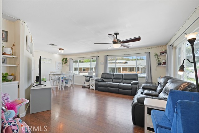 23011 Big Tee Drive, Canyon Lake CA: https://media.crmls.org/medias/7e4b5707-d688-4390-b515-c3e60b37b645.jpg