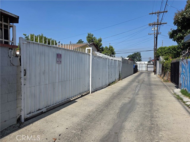123 E Gage Avenue, Los Angeles CA: https://media.crmls.org/medias/7e4b5e74-12cd-481f-b51c-c2691bc63c5d.jpg