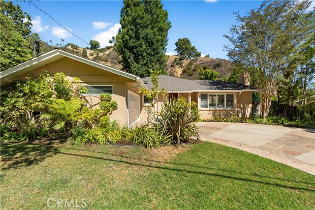 Detail Gallery Image 29 of 33 For 3629 Loadstone Dr, Sherman Oaks,  CA 91403 - 3 Beds | 2 Baths