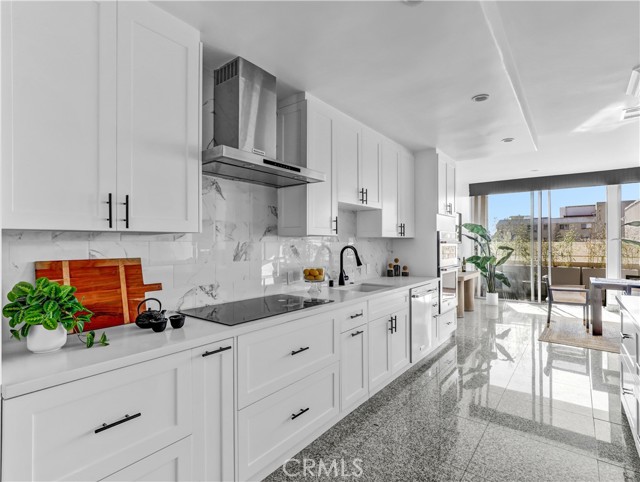 Detail Gallery Image 7 of 34 For 1333 S Beverly Glen Bld #402,  Los Angeles,  CA 90024 - 5 Beds | 5/1 Baths